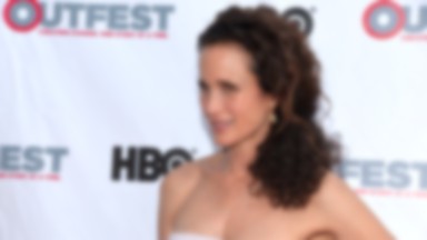 Andie MacDowell na imprezie w Los Angeles. Nie była to udana stylizacja