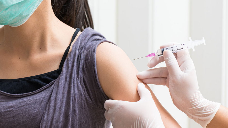 USA: ruszyła dystrybucja szczepionek przeciw koronawirusowi