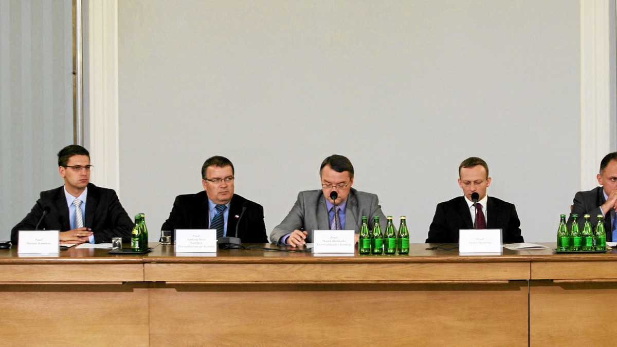 Poseł Paweł Olszewski (PO), który jest członkiem sejmowej komisji śledczej ds. śmierci Krzysztofa Olewnika, powiedział na antenie TOK FM, że "obraz tej sprawy (badanej przez komisję - red.) jest absolutnie tragiczny". Komisja śledcza, której poseł jest członkiem, ma przedstawić swój raport końcowy w najbliższych dniach.