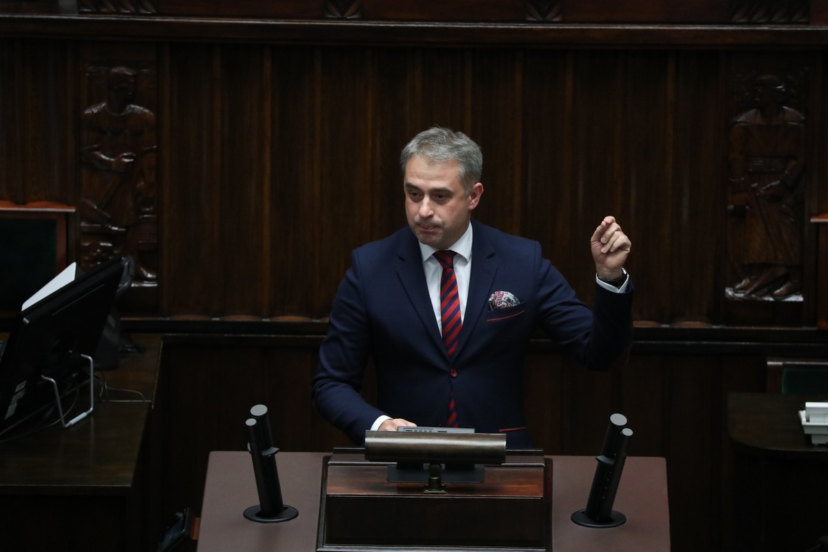 Krzysztof Gawkowski złożył zawiadomienie do prokuratury w sprawie programu "Laptop dla ucznia"