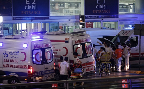 Tragiczny bilans zamachu na lotnisko w Stambule. 41 osób nie żyje, ponad 200 rannych