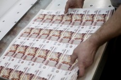 Ukraina gra w zielone: Rosja przekonuje do rubla, Kijów woli dolara