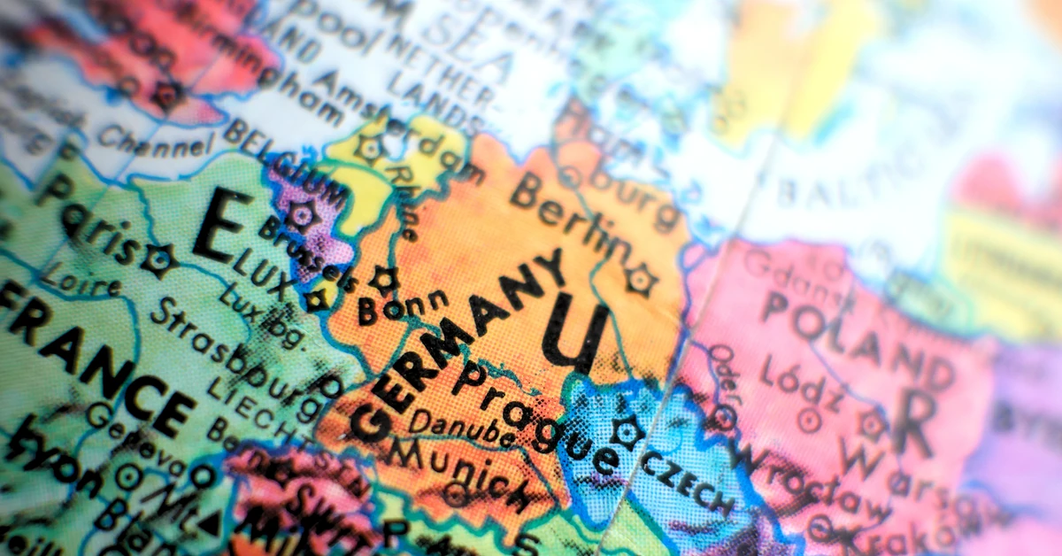 Nieco trudny QUIZ z geografii. Podajemy dwa miasta, dopasuj trzecie. 8/12 to świetny wynik