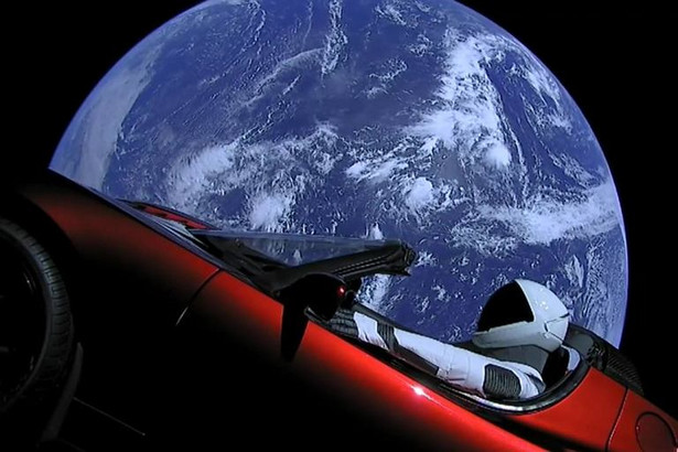 Musk wysłał w kosmos samochód i... przestrzelił. Tesla leci w stronę pasa asteroidów