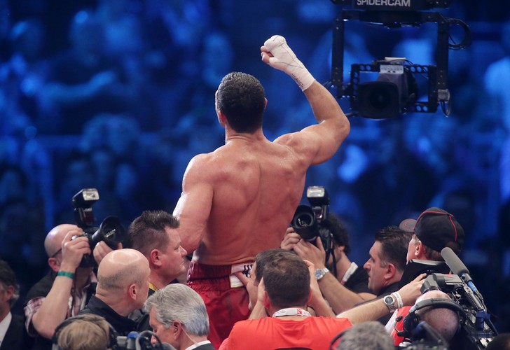 Władimir Kliczko zniszczył rywala i obronił mistrzowskie pasy