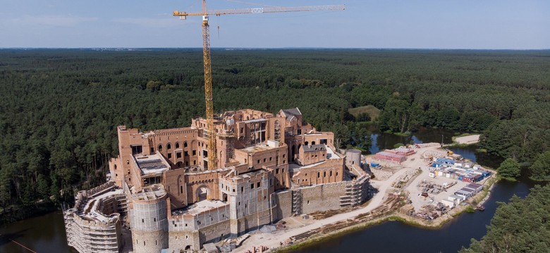 Będzie wznowienie śledztwa ws. "zamku" w Stobnicy. Kowalczyk: Inwestor świadomie wprowadził nas w błąd