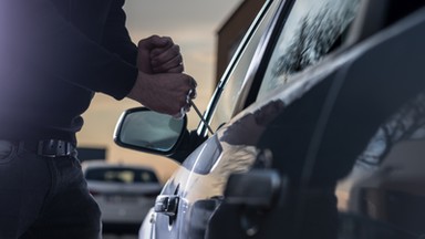 Włamywali się do ciężarówek i kradli paliwo i ładunek. Złapała ich policja