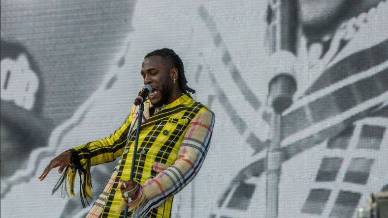 Burna Boy performs in customizable Burberry at Coachella 2019. (Twitter/Coachella)