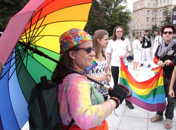 Polacy za segregacją i kneblowaniem gejów