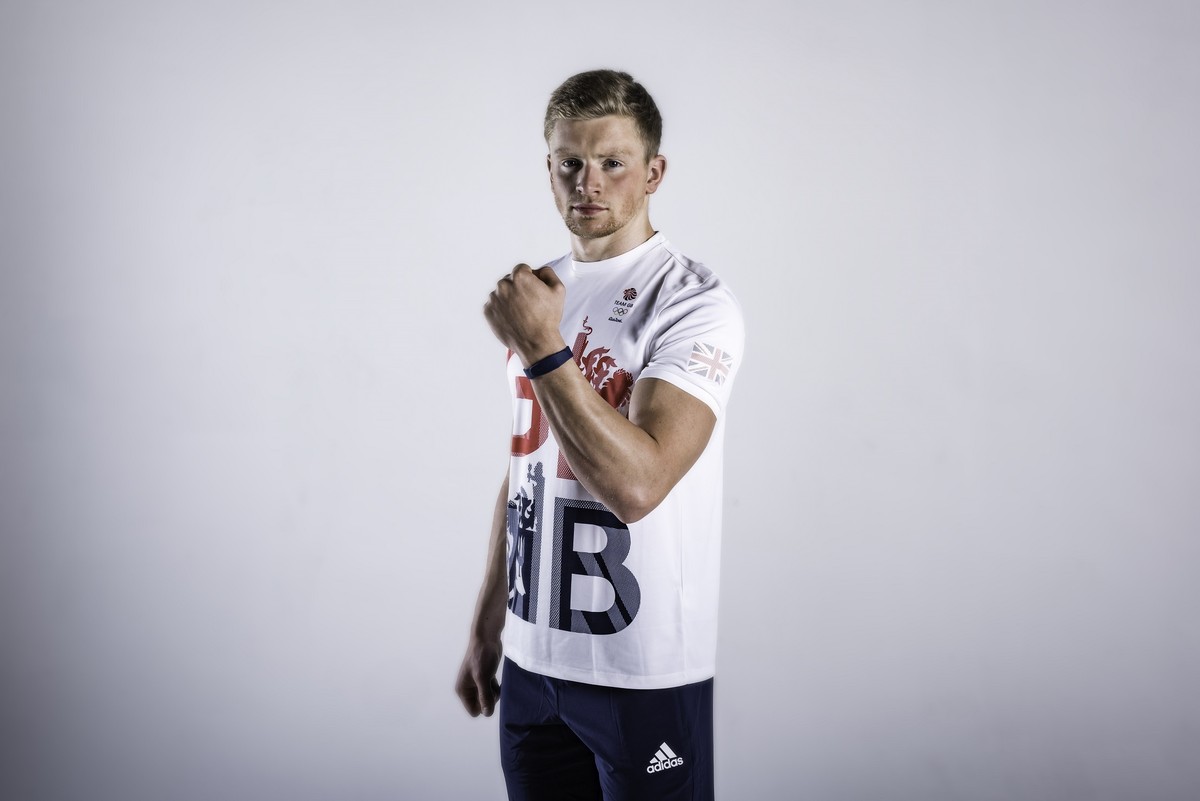 Opaska Visa, na zdj. Adam Peaty, brytyjski pływak