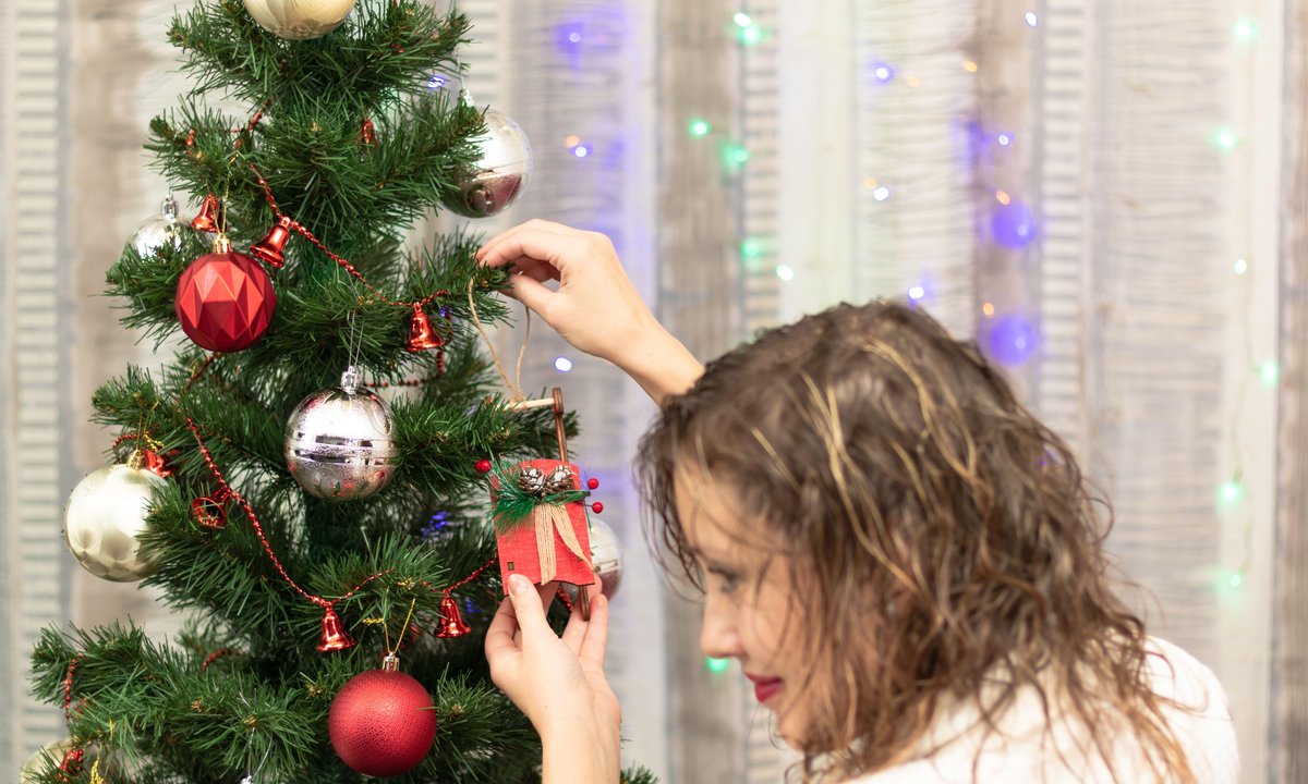 Gdzie postawić choinkę, żeby przyciągnąć szczęście i bogactwo? To miejsce jest najgorsze