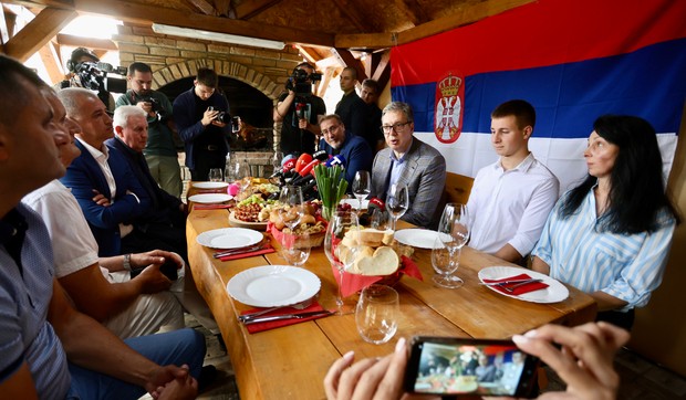 Aleksandar Vučić, Sremski okrug