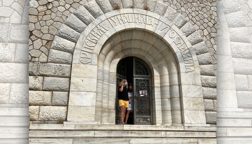 Vrata na mauzoleju na Vidu