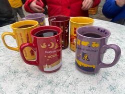 Największy jarmark świąteczny w Dreźnie wraca po pandemii. Czego spróbować, co kupić?