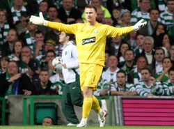 Kibice Celtiku śpiewają piosenki o Borucu