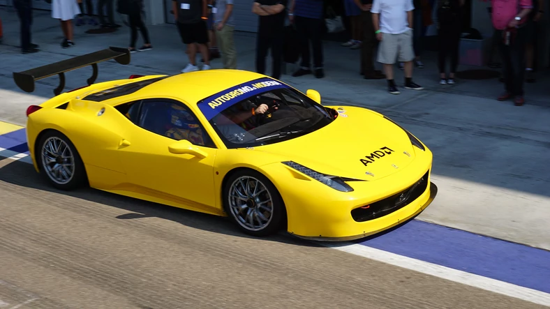 Ferrari 458 Challenge sponsorowane przez AMD