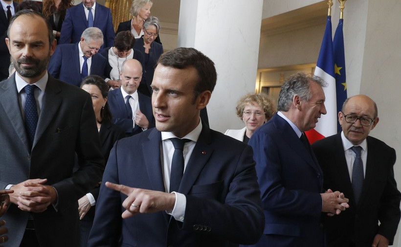 "Emmanuel Macron przeprowadzi rozmowę telefoniczną z Theresą May i będzie informowany na bieżąco o rozwoju śledztwa" - podkreślono w komunikacie