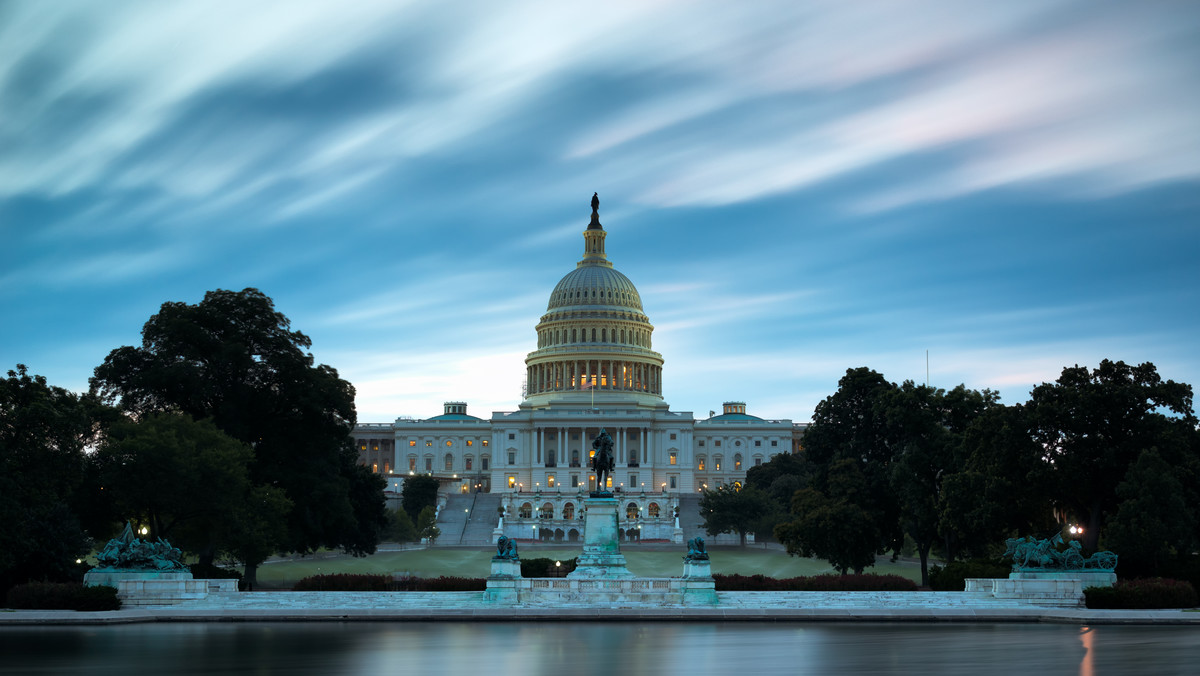 Rządowi federalnemu USA grozi zawieszenie działalności (tzw. shutdown) już jutro o godzinie 6 rano czasu polskiego, ponieważ senatorowie z obu partii nie przedstawili żadnych kompromisowych propozycji zakończenia sporów o budżet państwa.