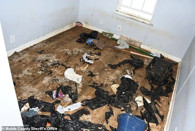 Dete je živelo u užasnoj prljavštini okruženo urinom, izmetom, bubašvabama i smećem