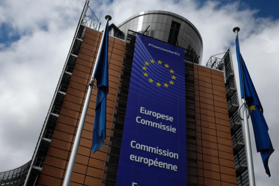 Komisja Europejska może już oficjalnie pożyczyć w imieniu UE do 750 mld euro na rynkach kapitałowych, by sfinansować Fundusz Odbudowy