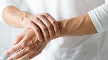 fájdalom a különböző ízületekben 2 3 napig az ujjak rheumatoid arthrosisának kezelése