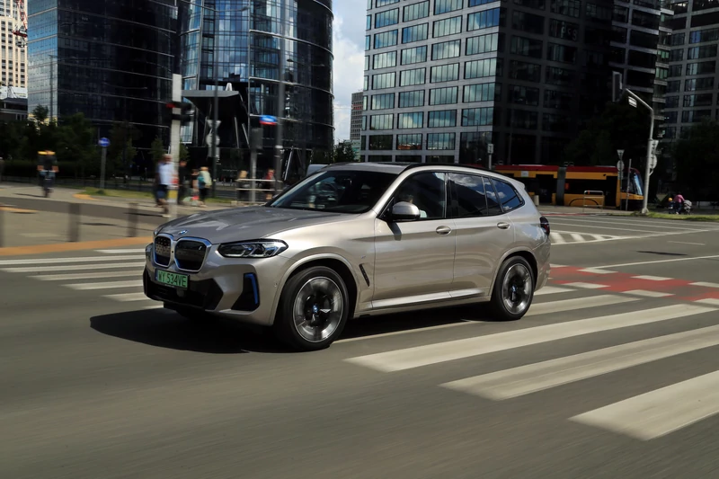 BMW iX3