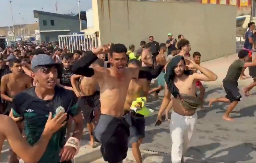 Migranti iz Maroka u španskoj enklavi Seuta