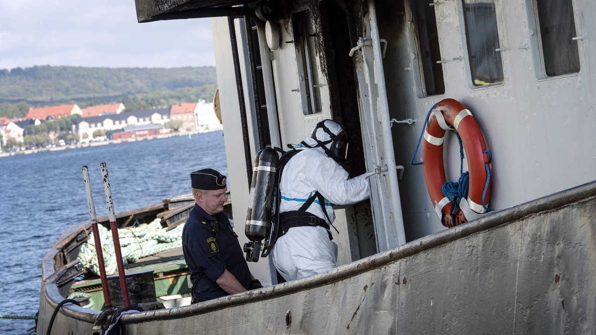 SWEDEN - SHIP FIRE (polish tugboat burnt out)