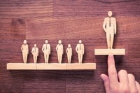 Zmierzch bogów, czyli o końcu świata autorytetów.