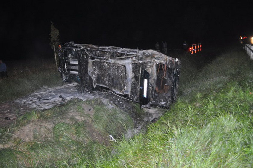 Pod Pleszewem dachowało auto. 4 osoby trafiły do szpitala