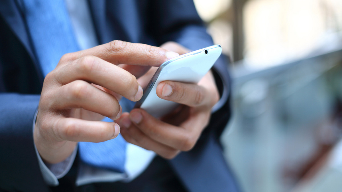 Gumowe etui na telefon zabezpieczy go przed uszkodzeniami mechanicznymi. Ale również etui gumowe może w pewien sposób podkreslić Twoją niebanalną osobowość! Jeśli chcesz wyróżniać się z tłumu i nie chcesz, żeby twój telefon wyglądał, jak każdy inny, mamy dla ciebie propozycję. Zobacz oryginalne smartfon etui!