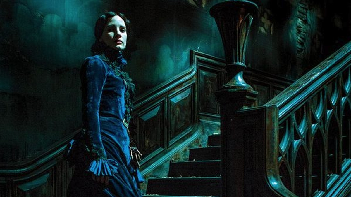 Pojawiły się nowe zdjęcia z filmu Guillermo Del Toro pt. "Crimson Peak", a na nich Jessica Chastain, Mia Wasikowska i Tom Hiddleston.