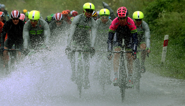 Tour de Pologne przegrało z deszczem i mgłą. 6 etap przerwany i anulowany