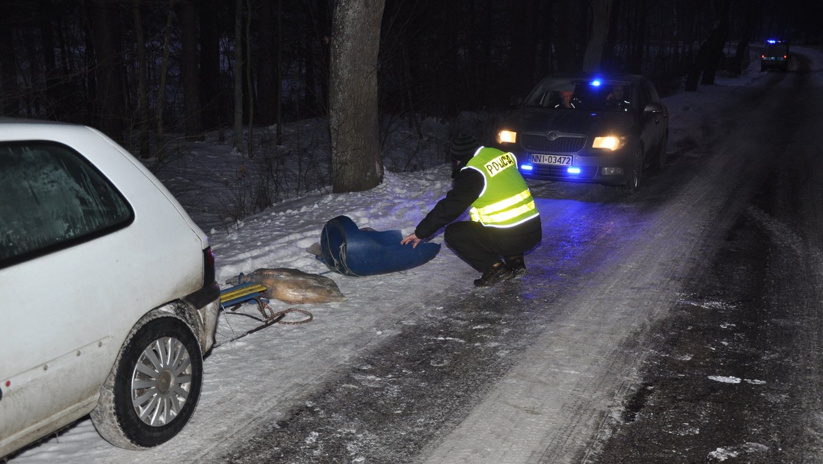 Elbląg: Wypadek podczas kuligu. Nastolatka walczy o życie