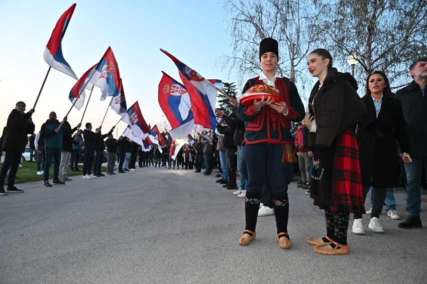 Preljina, doček uz zastave, vatromet i pesmu