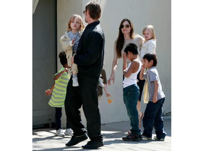 Angelina Jolie i Brad Pitt ze swoimi dziećmi