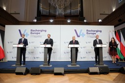 Morawiecki po spotkaniu szefów V4: Solidarność w sprawie kryzysu migracyjnego jest znakiem Grupy Wyszehradzkiej