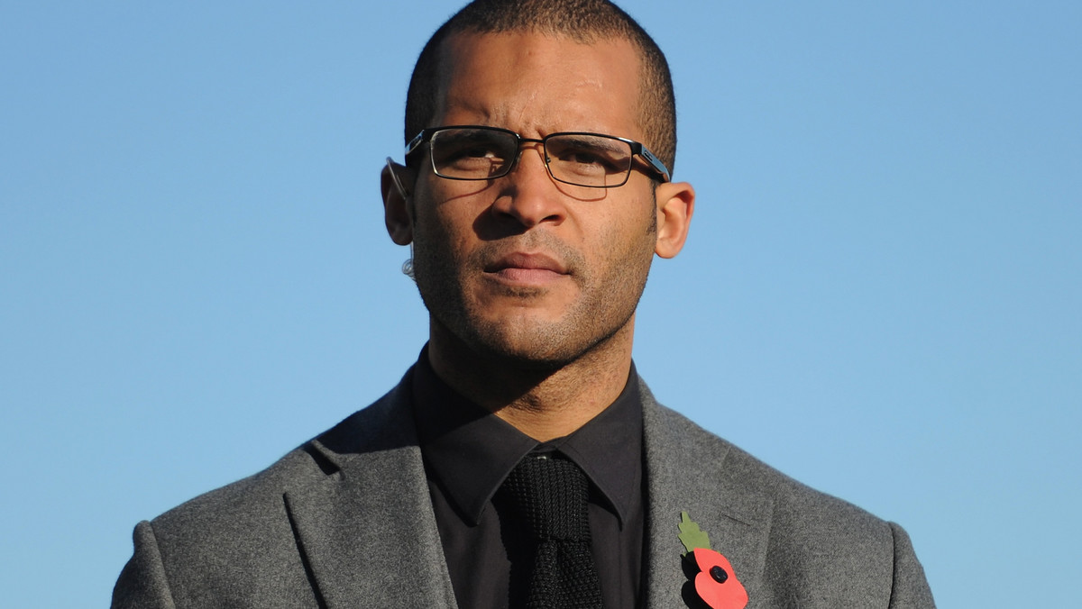 Clarke Carlisle, zawodnik Burnley FC, rozstaje się ze swoją żoną, jak na razie małżeństwo wydało specjalne oświadczenie. Piłkarz wraz ze swoją partnerką Gemmą ogłosili na razie separację.