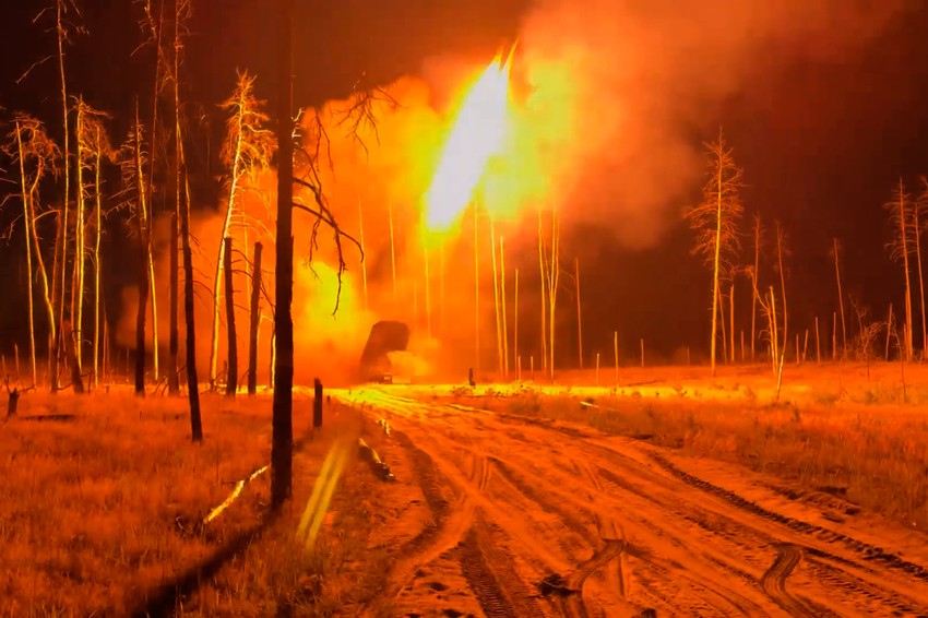 Ruska vojska puca na ukrajinske položaje iz raketnog lansera TOS-1 "solncepjok" 30. juna