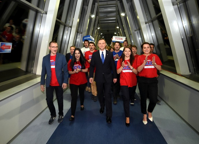 Kandydat na urząd prezydenta RP Andrzej Duda po debacie prezydenckiej w studiu TVP w Warszawie