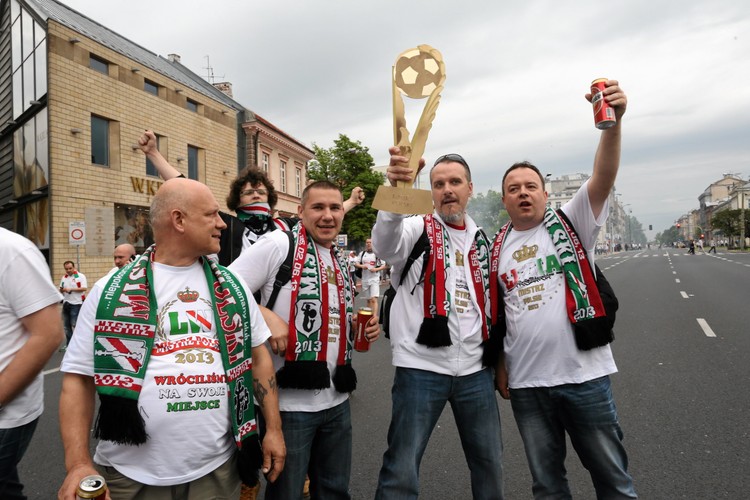 Tak legioniści fetowali mistrzostwo na ulicach Warszawy