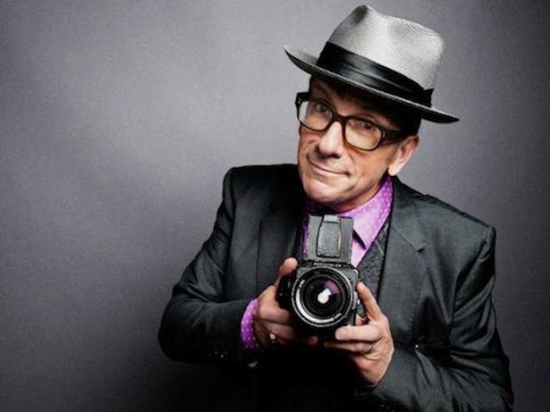 Elvis Costello śpiewa odnalezionego Dylana