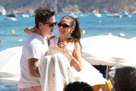 Bekamovi su "UBOGA SIROTINJA" u odnosu na PRIJU I PRIJATELJA iz Amerike: Pelcovi se kite DIJAMANTIMA TURSKIH SULTANA, imaju desetoro dece, a kad vidite kakva je Klaudija MAČKA - ništa vam neće biti jasno