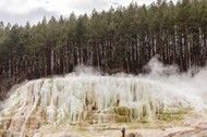 Naturalne baseny tarasowe z woda termalną w Egarszatok