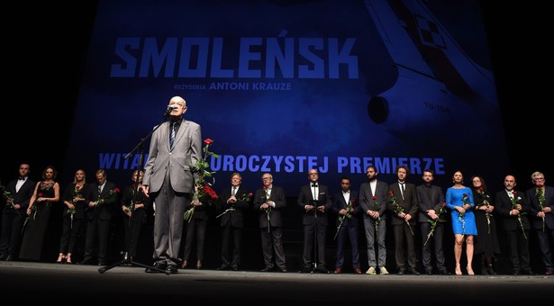 "To nie jest dobry film". Wrażenia z premiery "Smoleńska", gdzie... prawie doszło do bójki