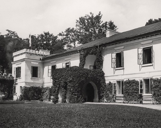 TAK MIESZKAŁA POLSKA ARYSTOKRACJA. Rezydencje w starej fotografii