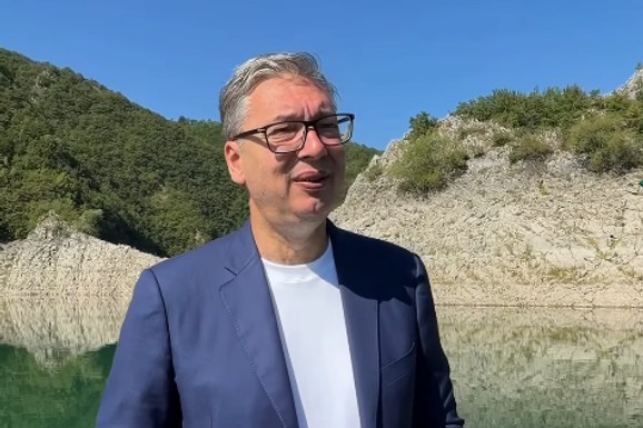 "IDEMO DALJE, MEĐU LJUDE, DA RAZGOVARAMO" Vučić nastavio posetu jugozapadu Srbije: Ovo je mesto od kojeg je krenuo (VIDEO)