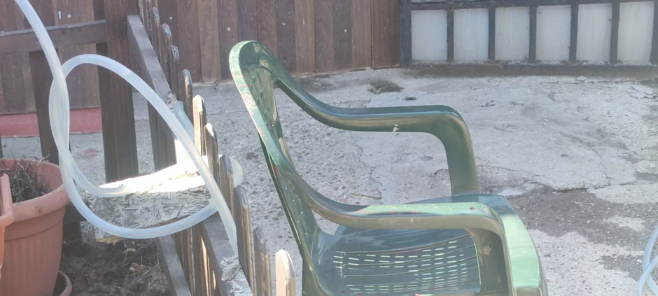 Ženu su stavili da sedne na stolicu da se ne bi onesvestila 