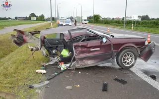 Po zderzeniu Audi rozpadło się na dwie części 