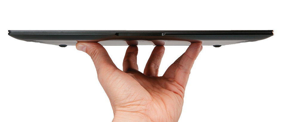 Balansowanie notebookiem na dłoni? Z Samsungiem Galaxy Book2 Pro 13 to żaden problem: urządzenie waży tylko 870 gramów